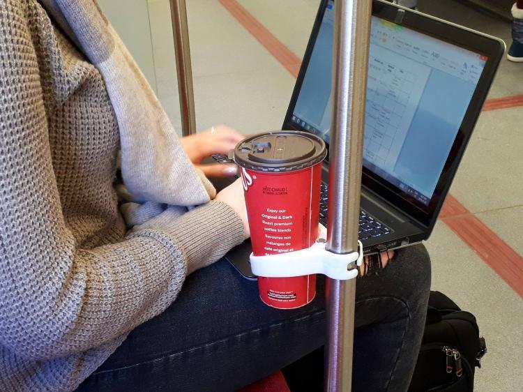 Tragbarer Getränkehalter für Transportzwecke